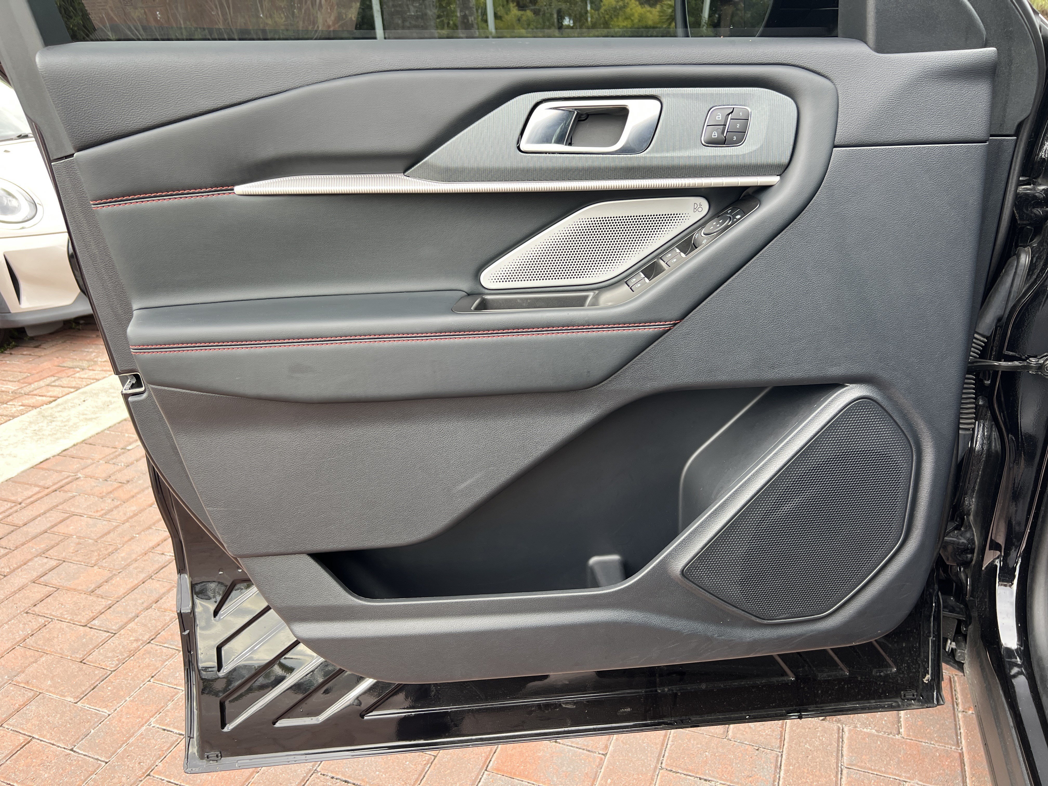 Used 2025 Ford Explorer ST w/ Sun And Sound Package RWD image 14