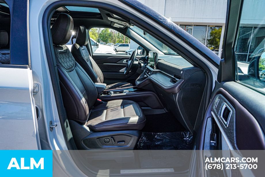 Used 2025 Ford Explorer Platinum w/ LUX Leather Package AWD/4WD image 24