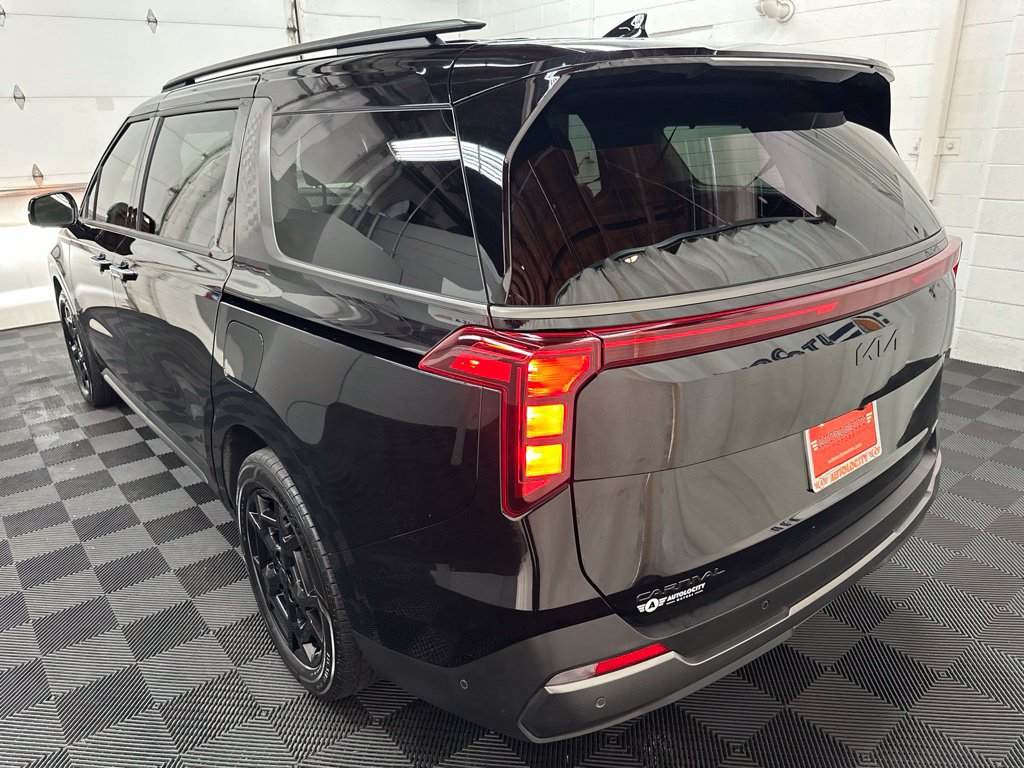 Used 2026 Kia Carnival SX w/ SX Dark Edition Package FWD image 7