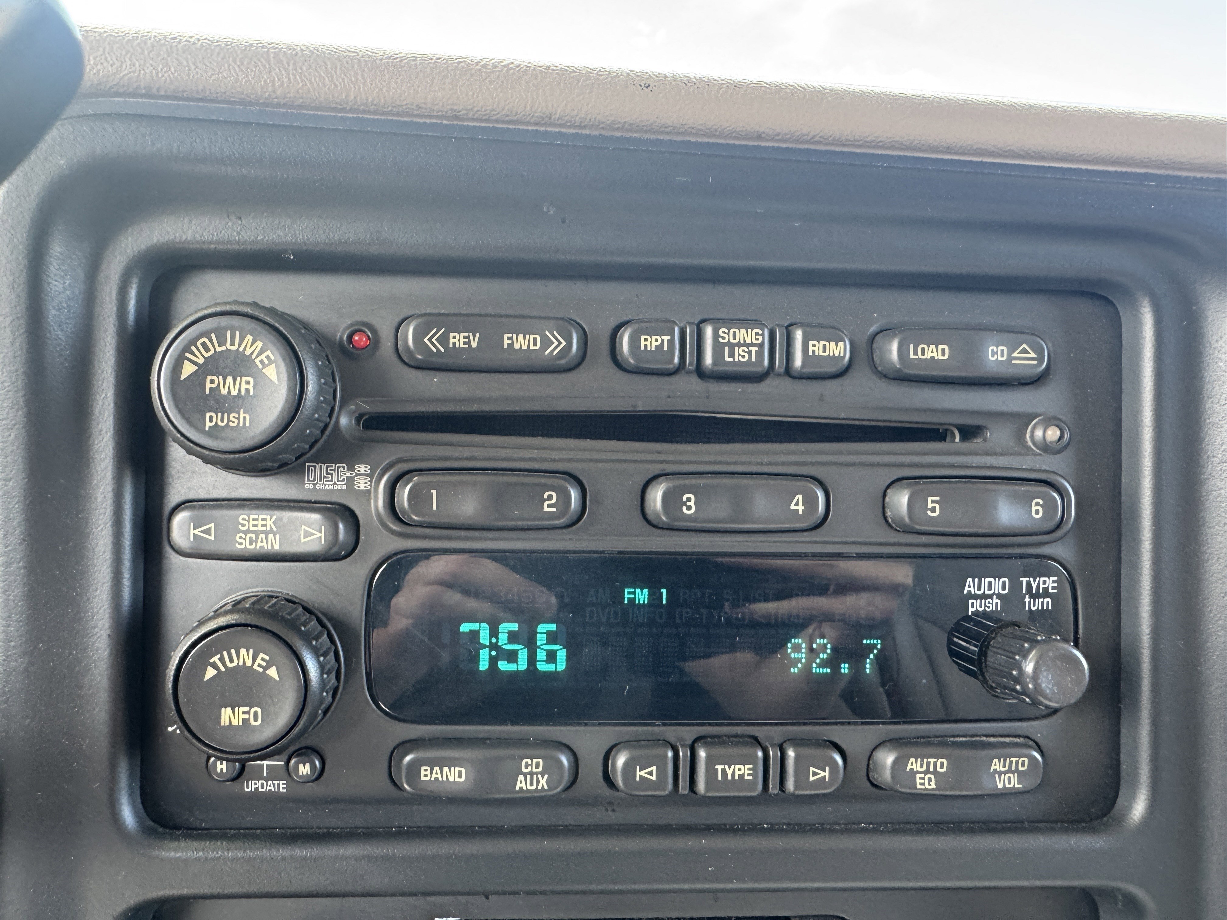 Used 2005 GMC Sierra 2500 SLT w/ Heavy-Duty Power Package image 26