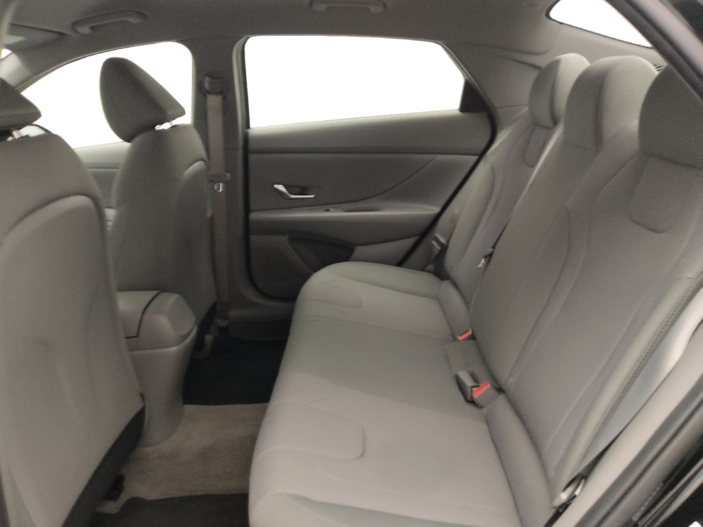 Used 2023 Hyundai Elantra SE FWD image 18