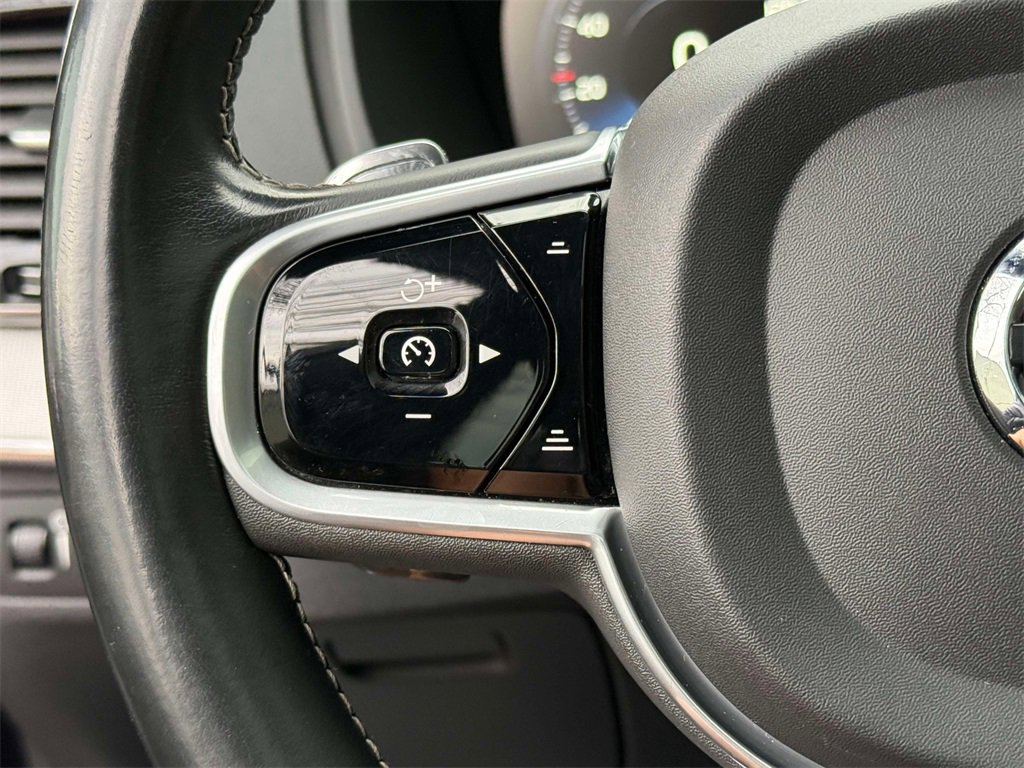 Used 2020 Volvo XC90 T6 R-Design image 32