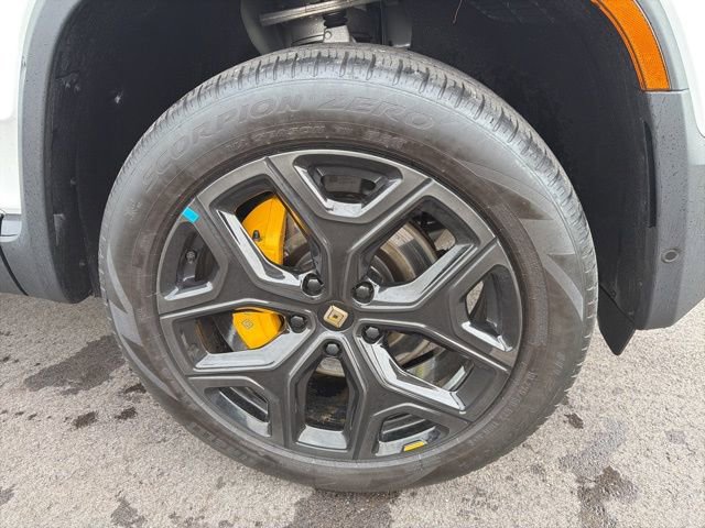 Used 2024 Rivian R1S Adventure image 6