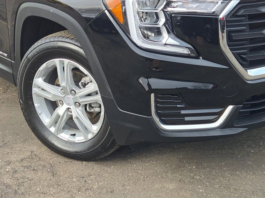 Used 2024 GMC Terrain SLE w/ Driver Convenience Package image 6