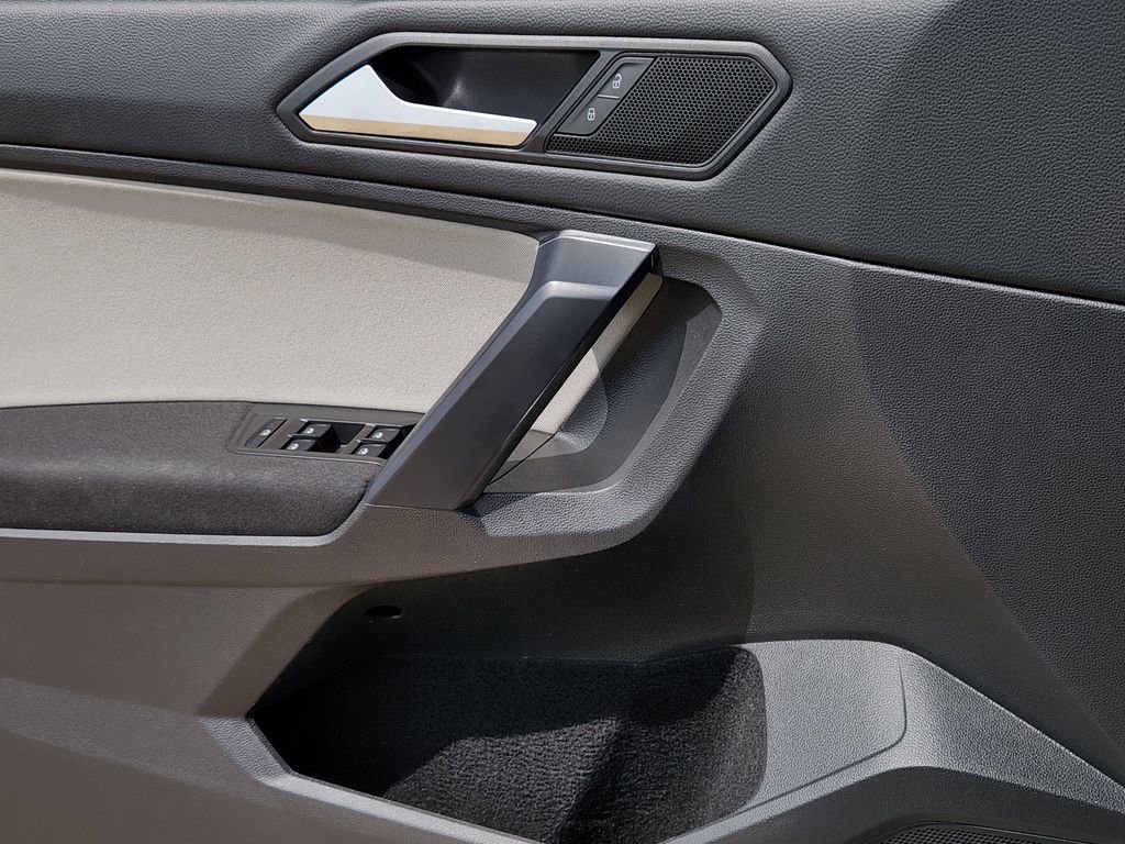 Used 2021 Volkswagen Tiguan S image 22