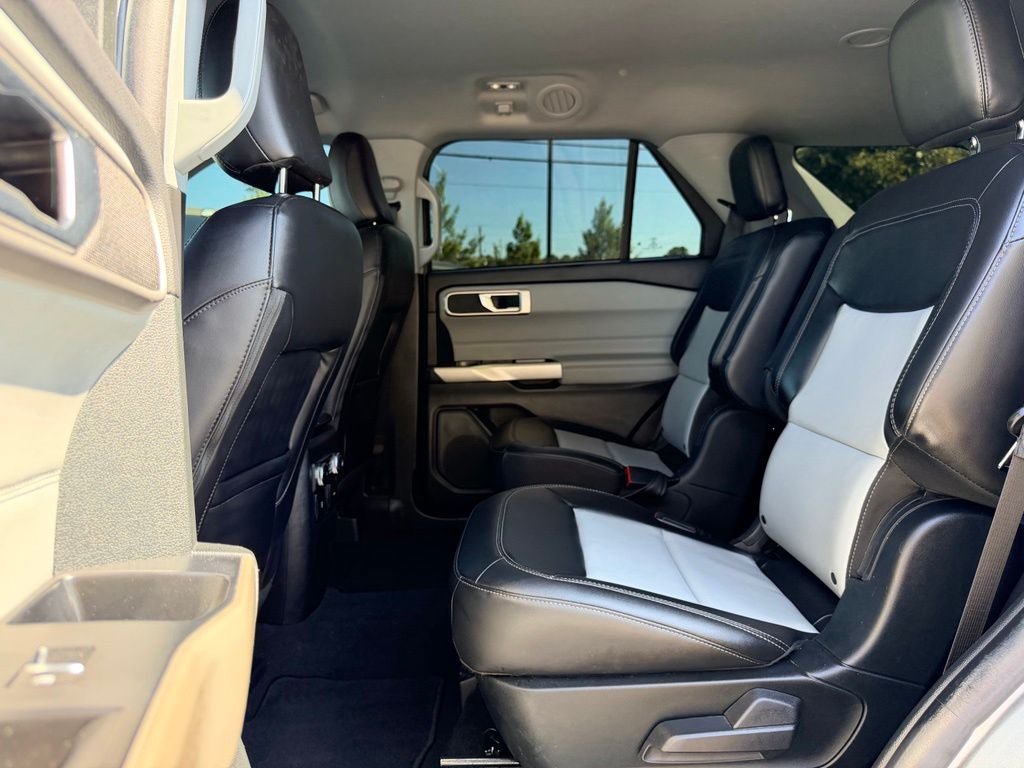 Used 2023 Ford Explorer XLT w/ Equipment Group 202A RWD image 14