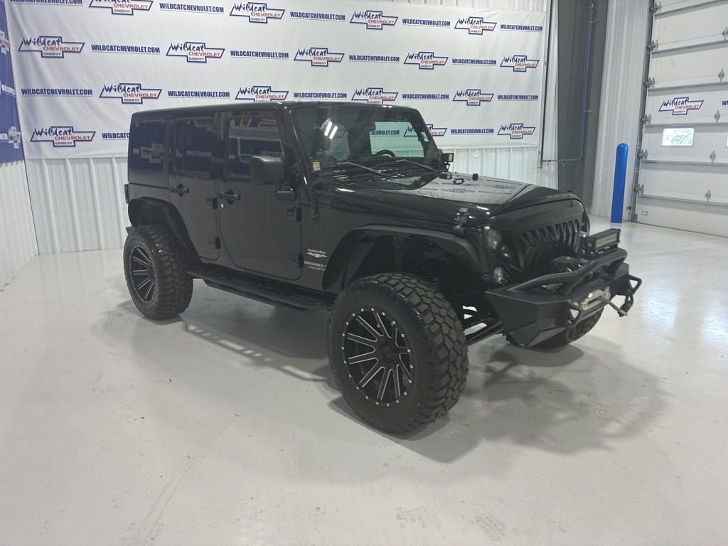 Used 2014 Jeep Wrangler Unlimited Sahara w/ Connectivity Group image 7