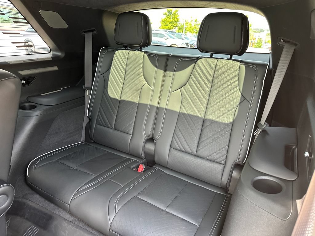 Used 2026 Cadillac Vistiq Platinum w/ LPO, Floor Liner Package AWD/4WD image 36