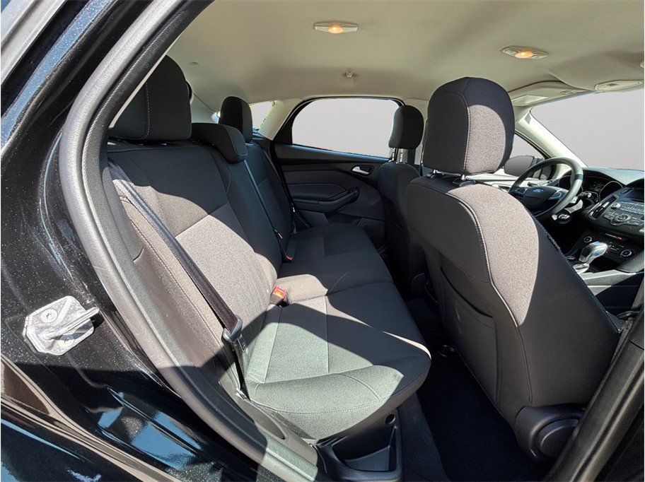 Used 2015 Ford Focus SE FWD image 29