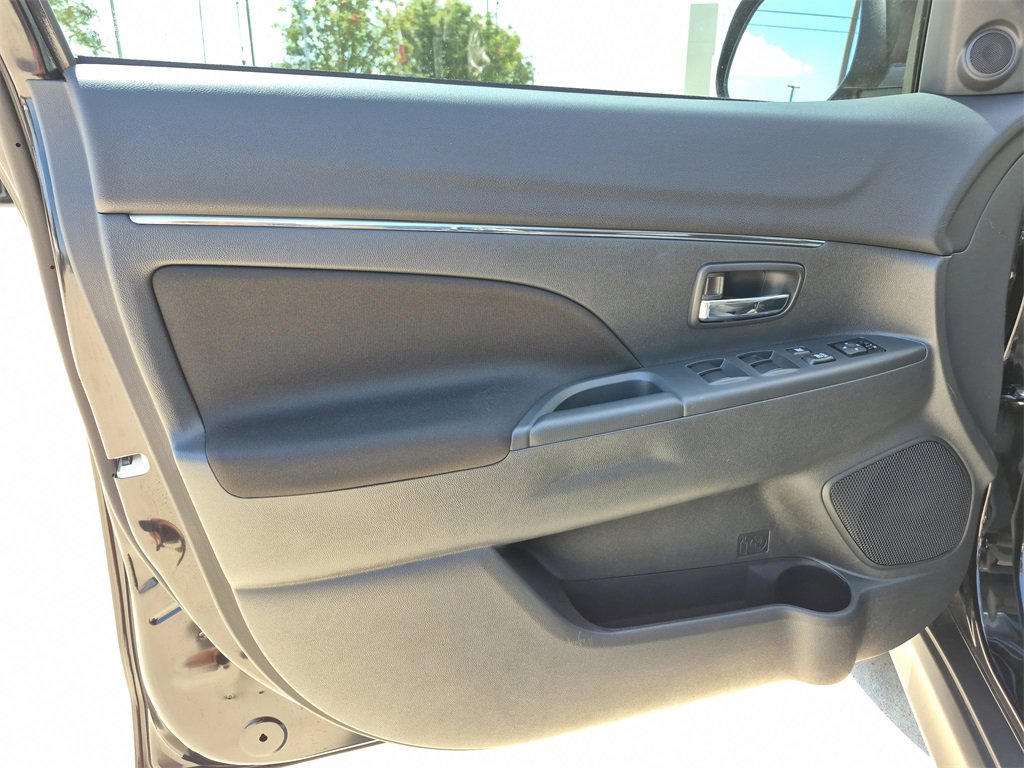 Used 2025 Mitsubishi Outlander Sport LE image 38