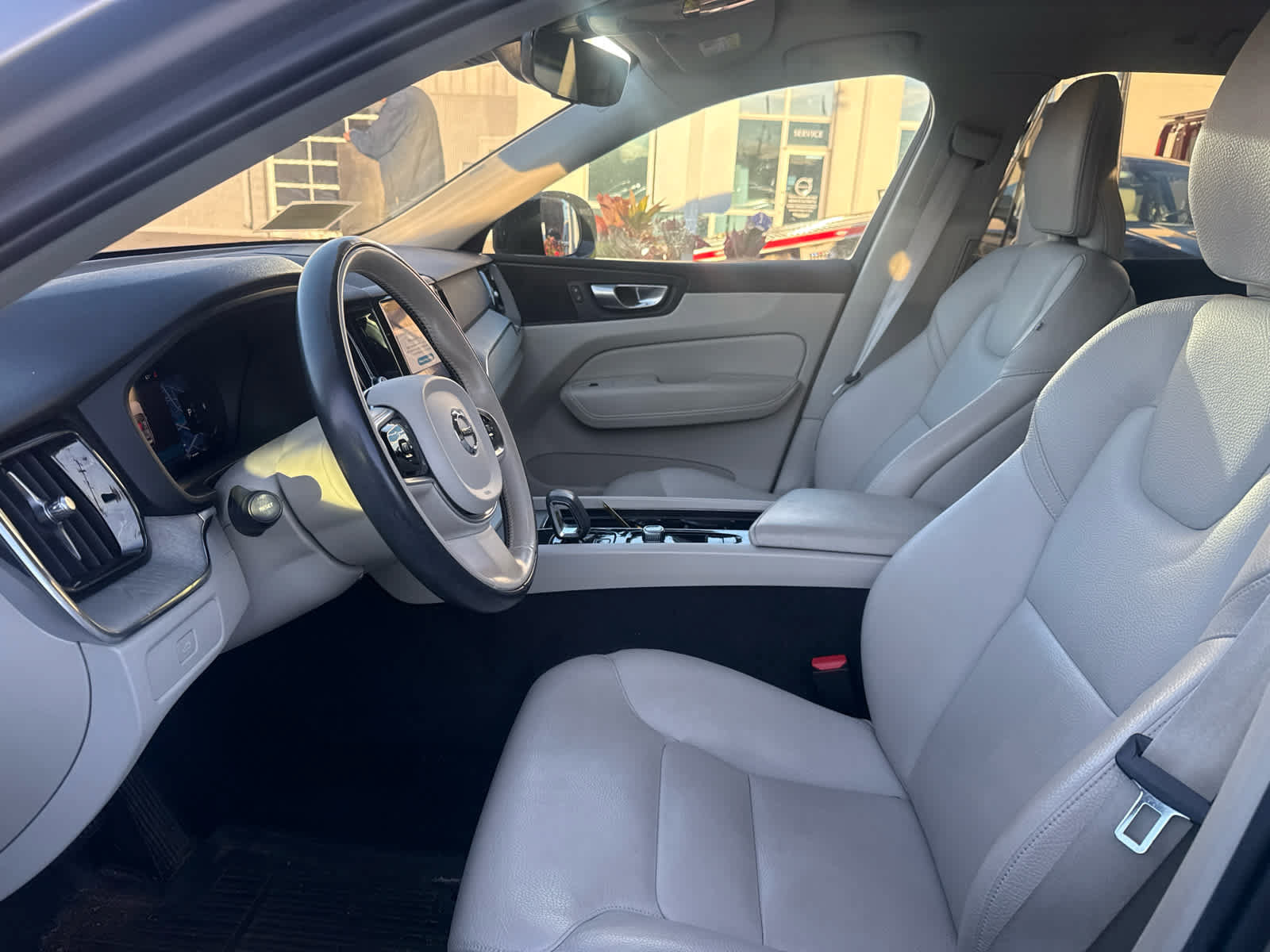 Used 2024 Volvo XC60 B5 Plus w/ Protection Package Premier AWD/4WD image 3