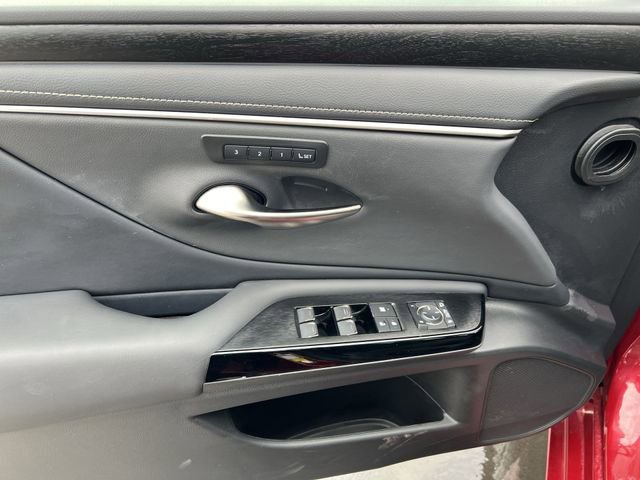 Certified 2025 Lexus ES 350 w/ Premium Package image 9