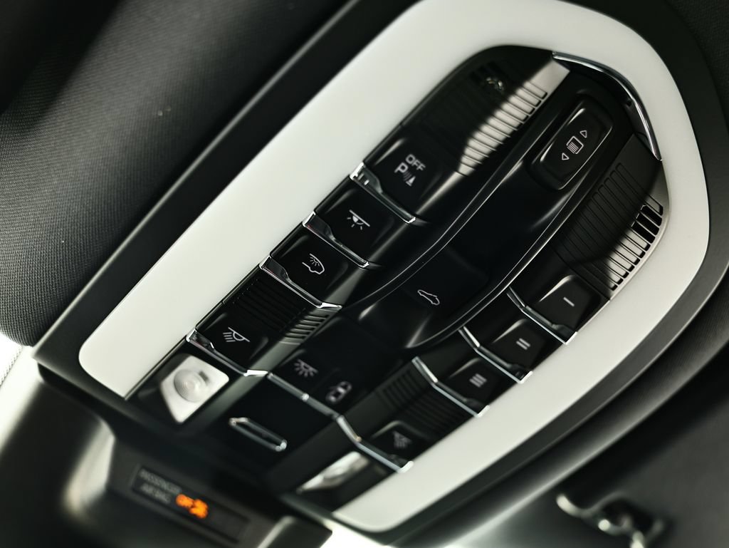 New 2026 Porsche Macan GTS AWD/4WD image 40