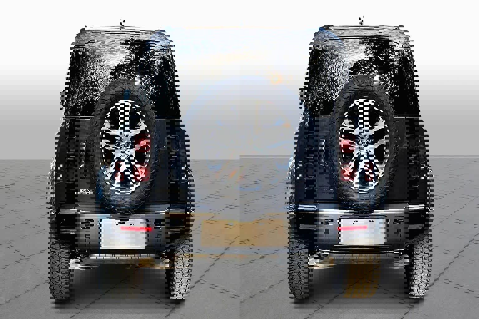 Used 2025 Land Rover Defender 110 X-Dynamic SE image 5
