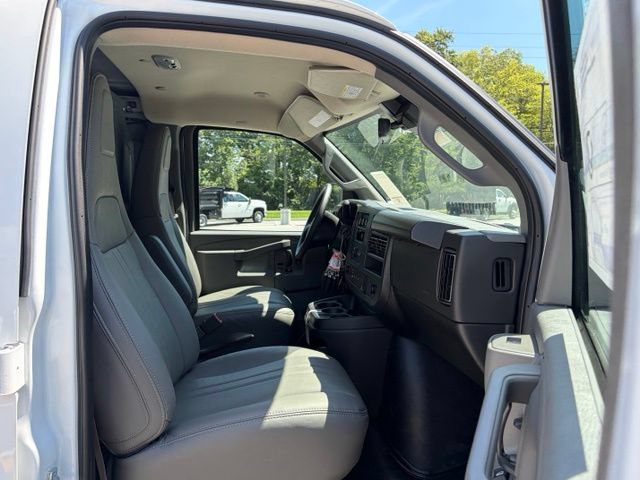 New 2026 Chevrolet Express 3500 w/ Driver Convenience Package RWD image 29
