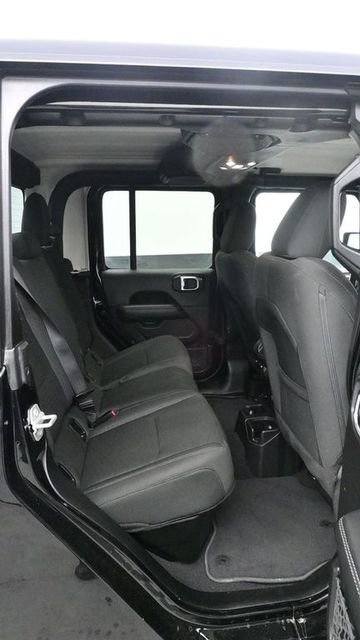 Used 2020 Jeep Gladiator Overland w/ LED Lighting Group image 11