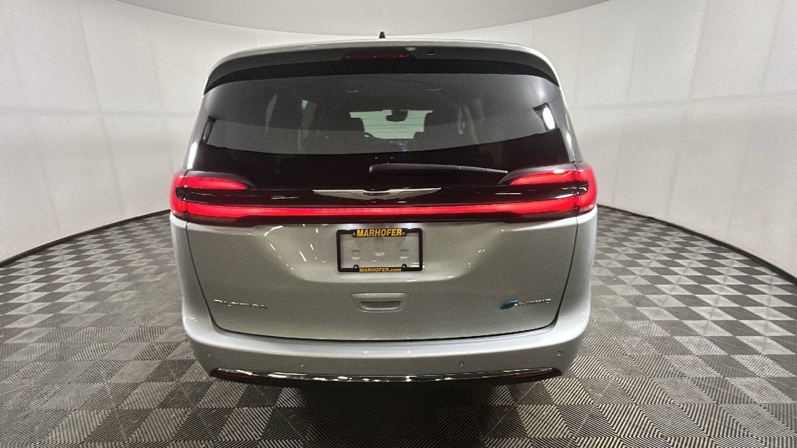 Used 2024 Chrysler Pacifica Limited FWD image 4