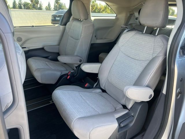 Certified 2024 Toyota Sienna LE image 15