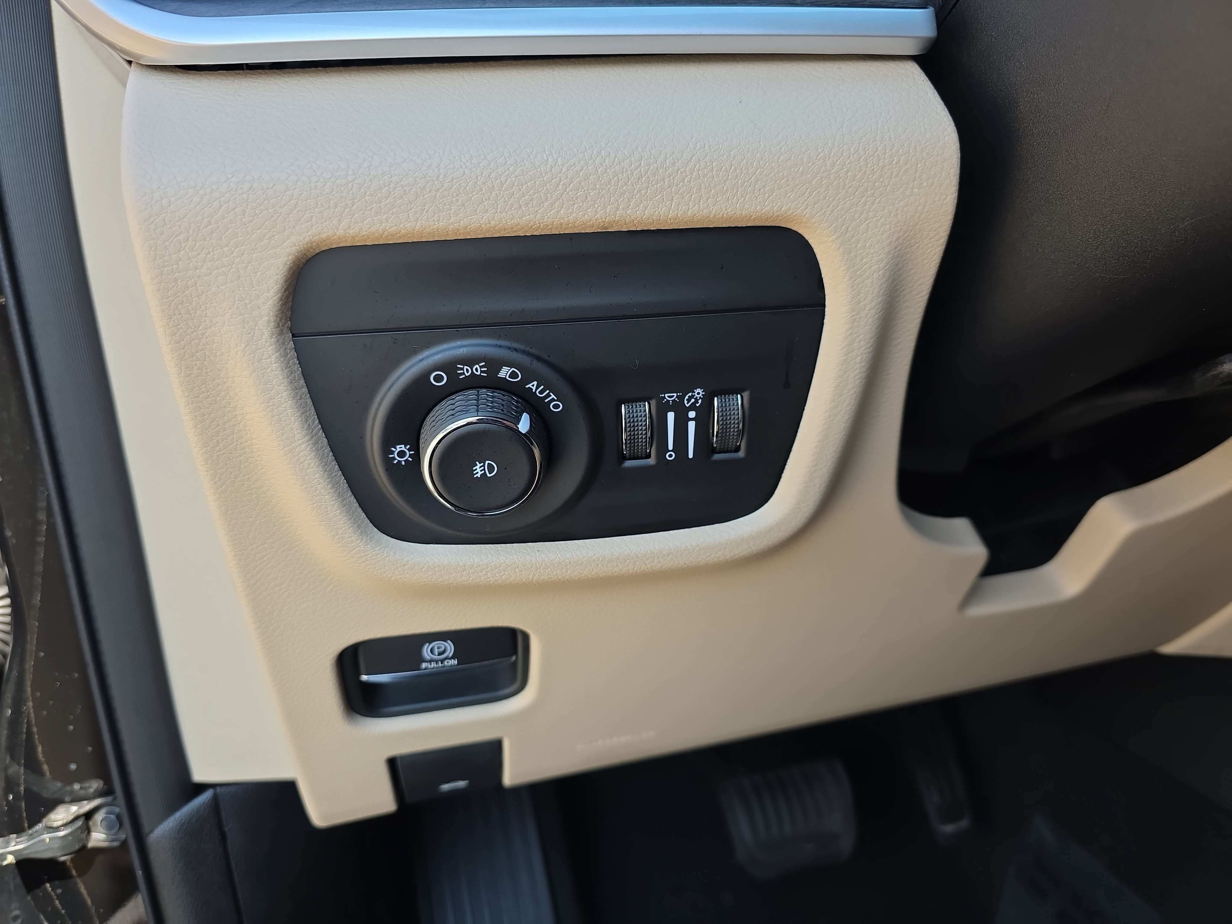 Certified 2023 Jeep Grand Cherokee L Limited w/ Black Appearance Package RWD image 24