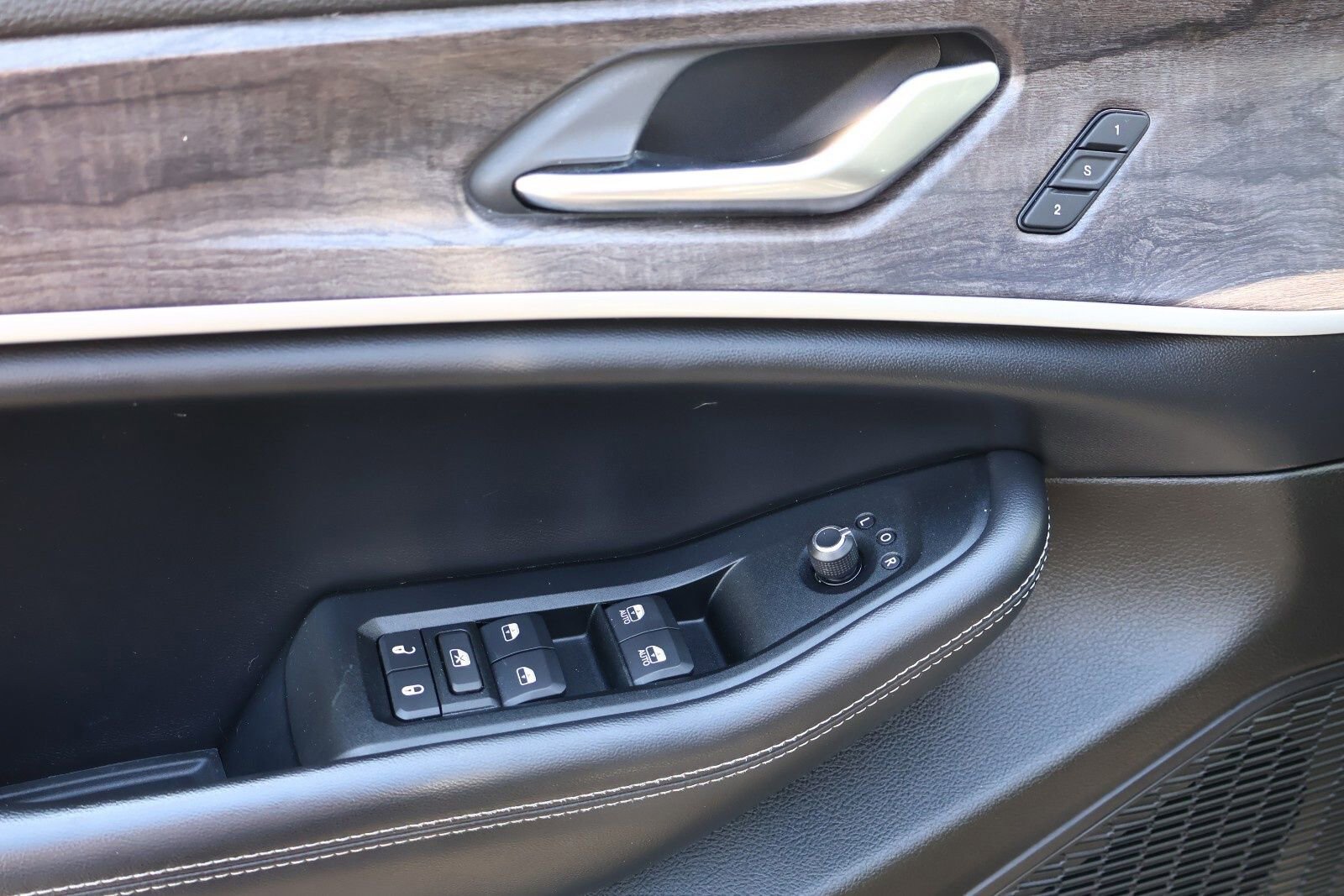 Used 2023 Jeep Grand Cherokee Limited image 31