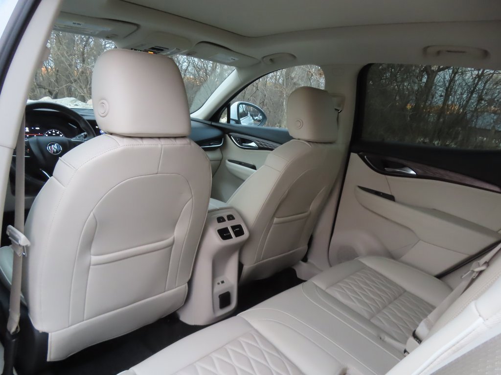 Used 2023 Buick Envision Avenir image 36