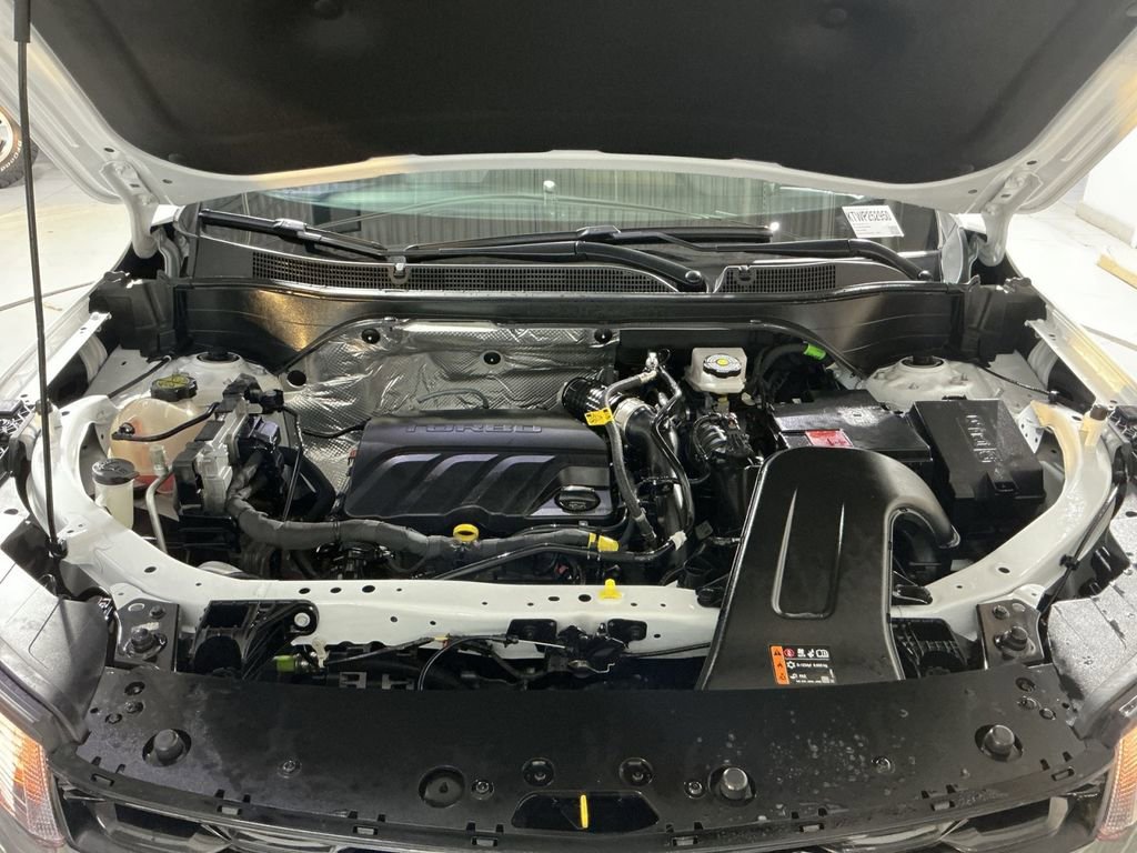 Used 2025 Chevrolet Trax RS w/ Driver Confidence Package image 34