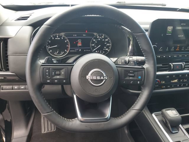 Used 2024 Nissan Pathfinder SL FWD image 17
