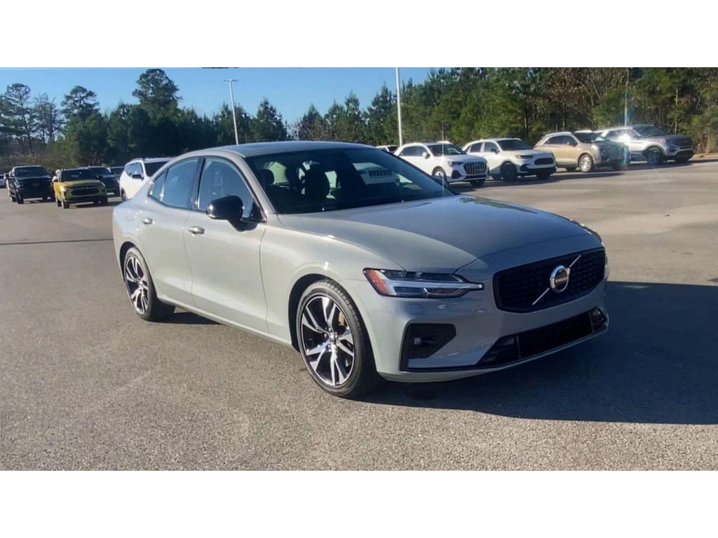 Used 2024 Volvo S60 B5 Core image 8