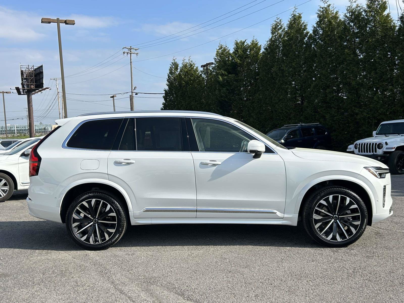 New 2026 Volvo XC90 B5 Ultra w/ Protection Package Premier AWD/4WD image 2