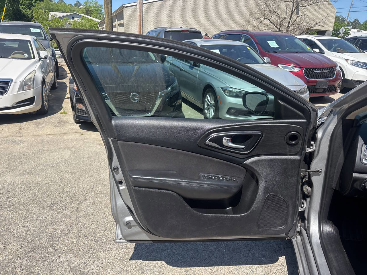 Used 2016 Chrysler 200 Limited image 9