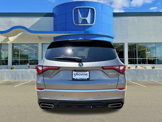 Used 2023 Acura MDX SH-AWD w/ Technology Package image 3