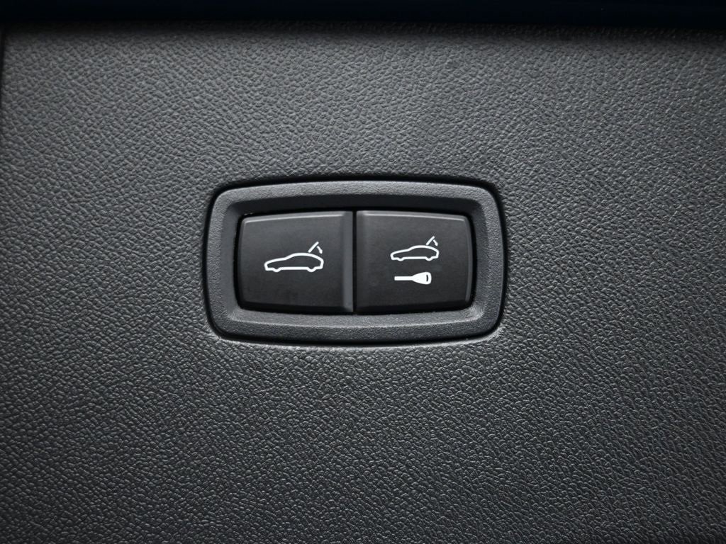 Used 2025 Porsche Cayenne image 28