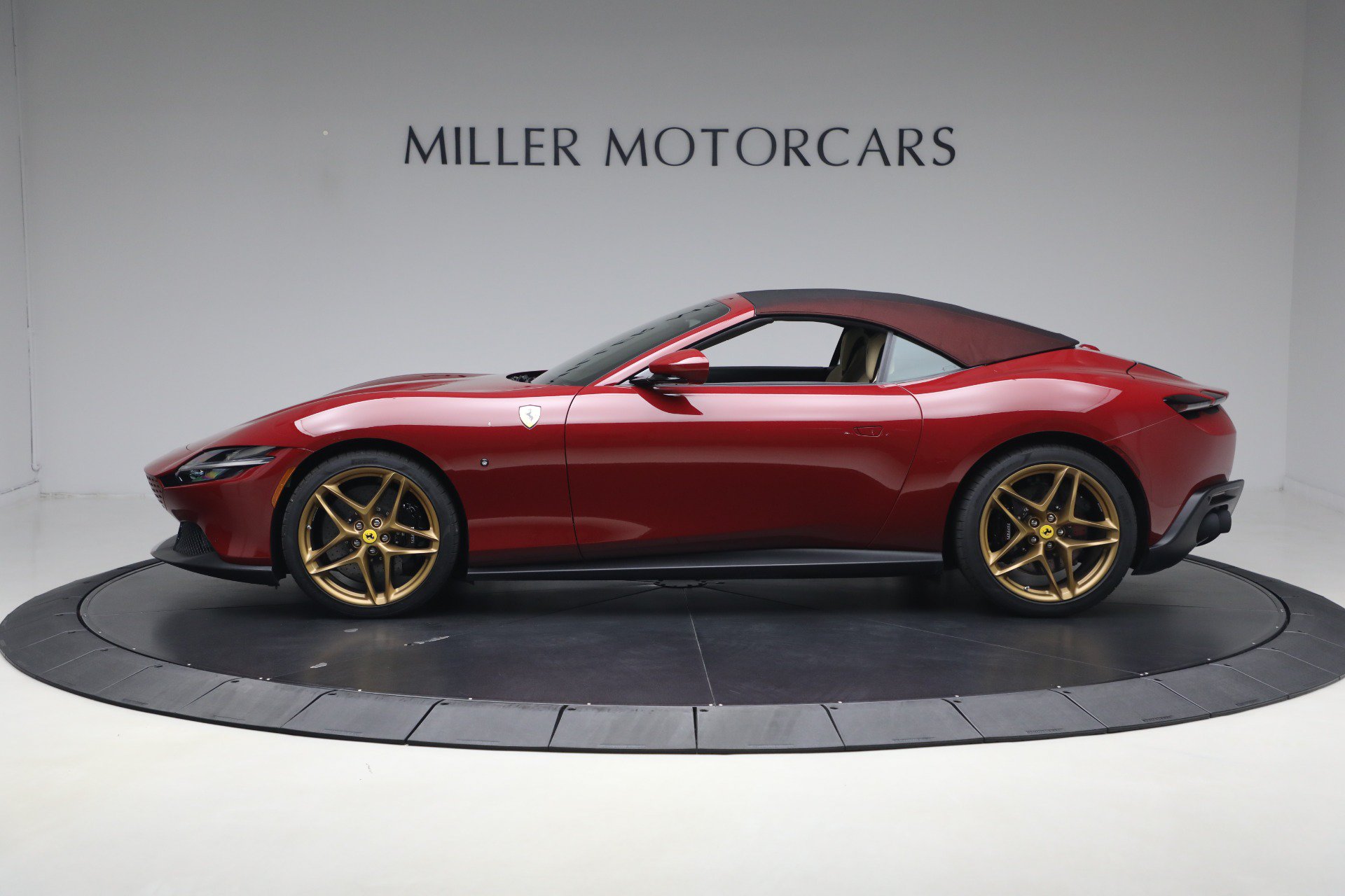 Certified 2025 Ferrari Roma Spider RWD image 27