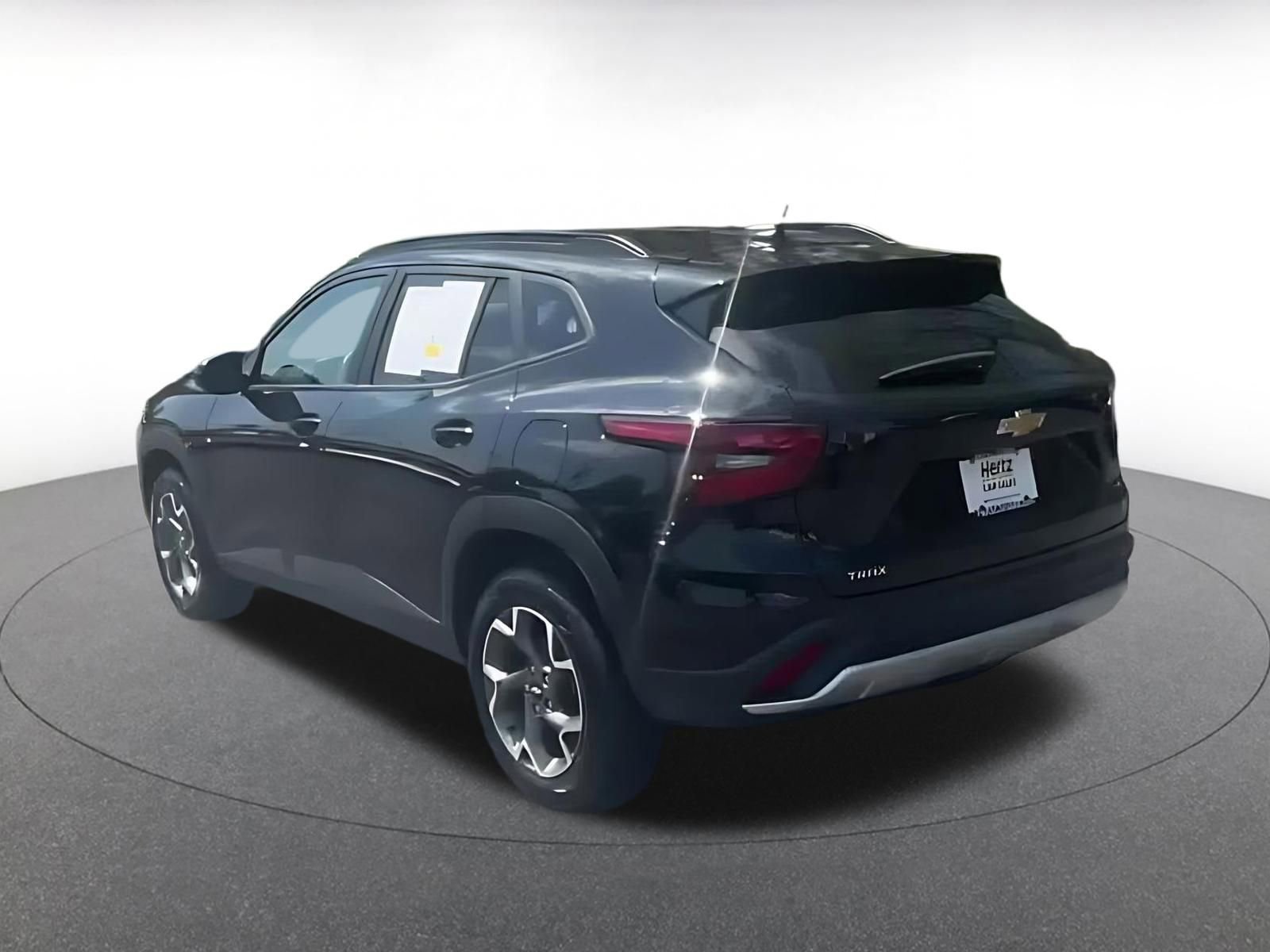 Used 2025 Chevrolet Trax LT FWD image 10