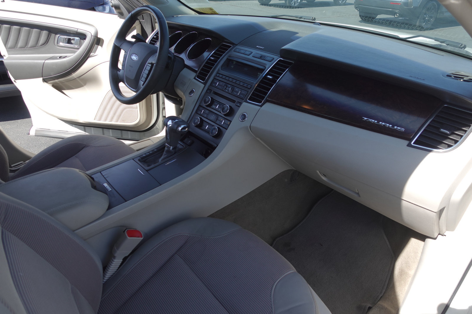 Used 2012 Ford Taurus SEL FWD image 11