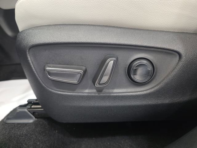 Used 2025 Toyota Grand Highlander AWD Hybrid image 13