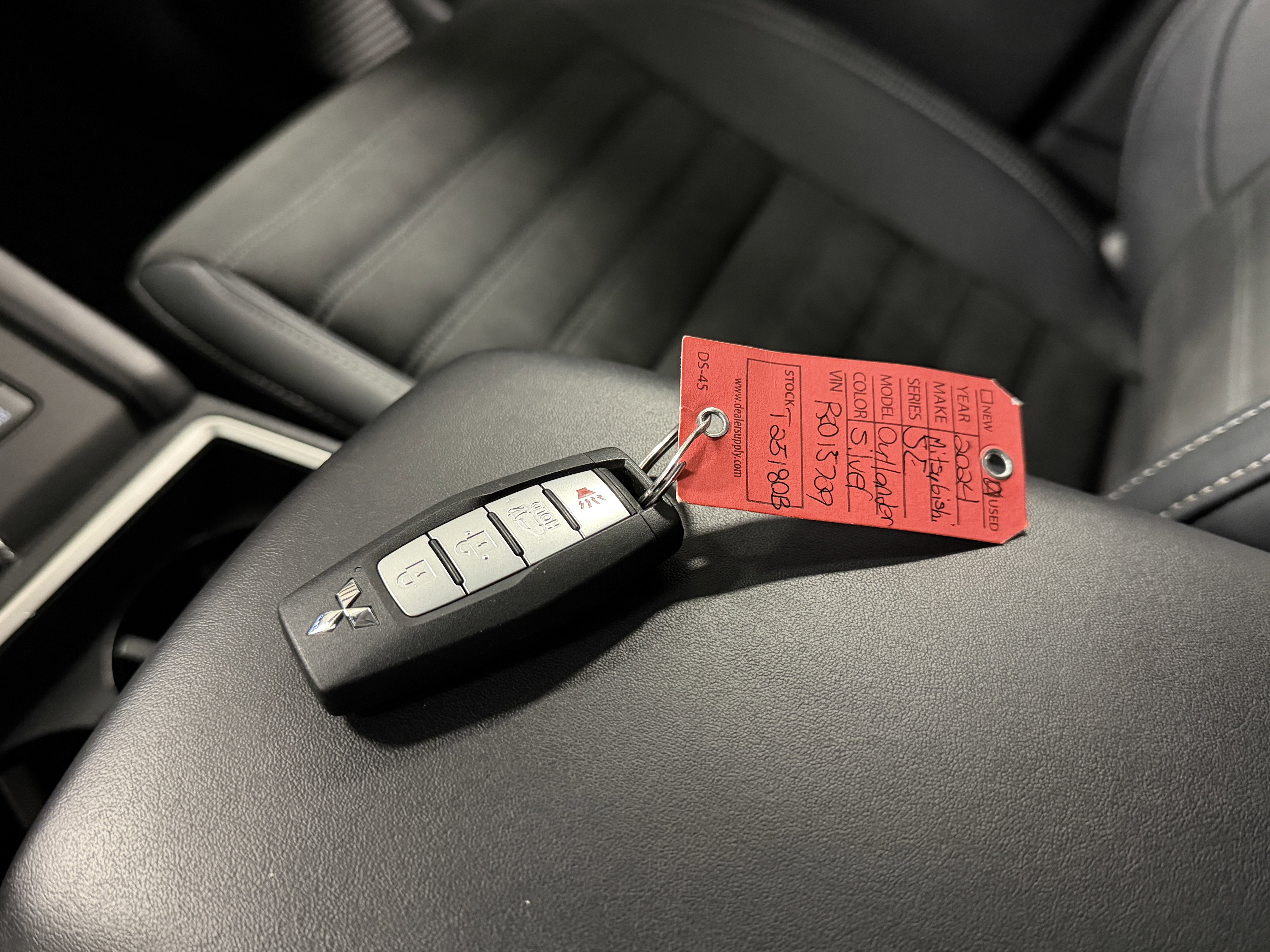 Used 2024 Mitsubishi Outlander SE image 11