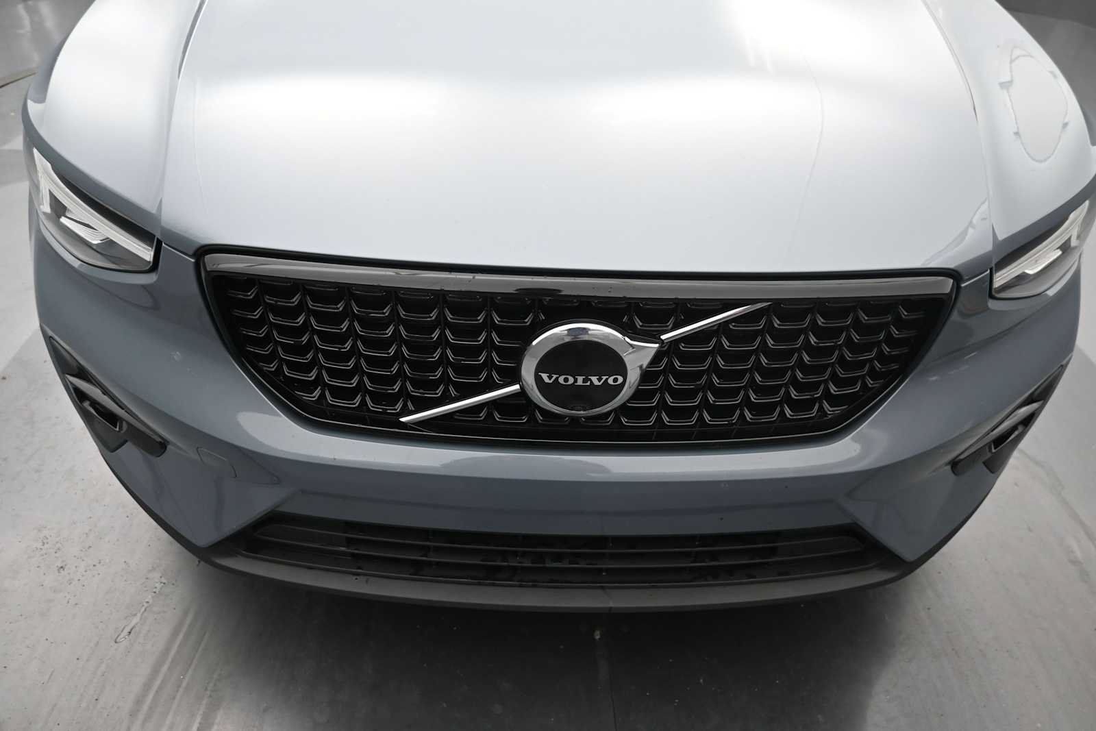 Used 2023 Volvo XC40 B5 Plus w/ Driver Assist Package AWD/4WD image 13