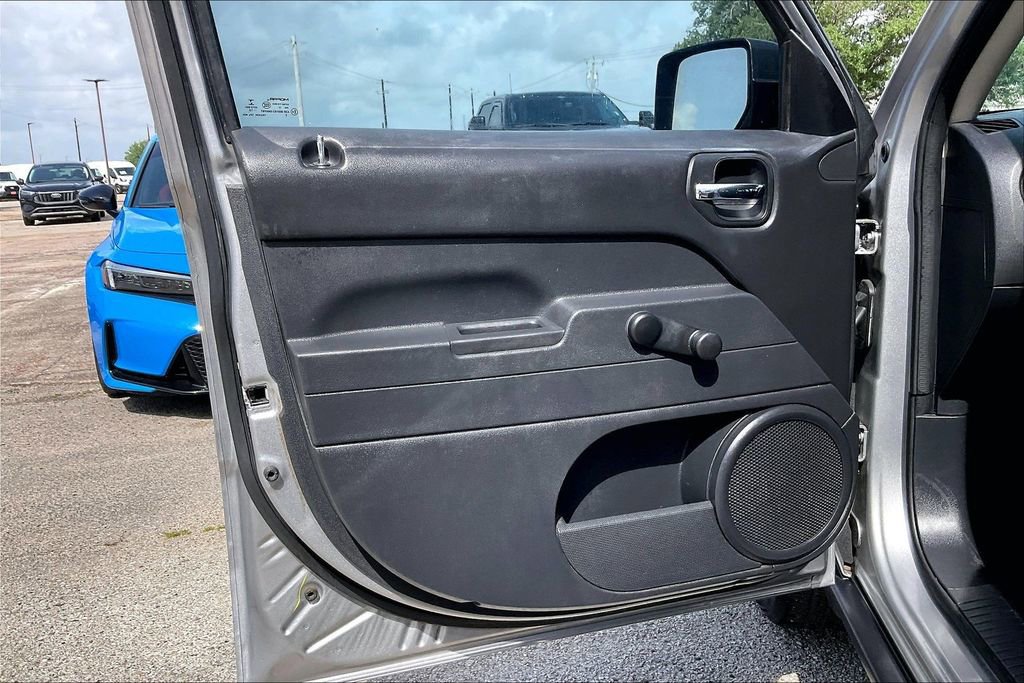 Used 2016 Jeep Patriot Sport FWD image 16