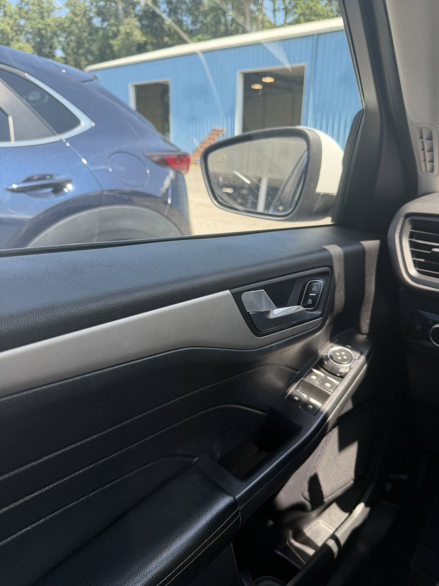 Used 2021 Ford Escape SE FWD image 29