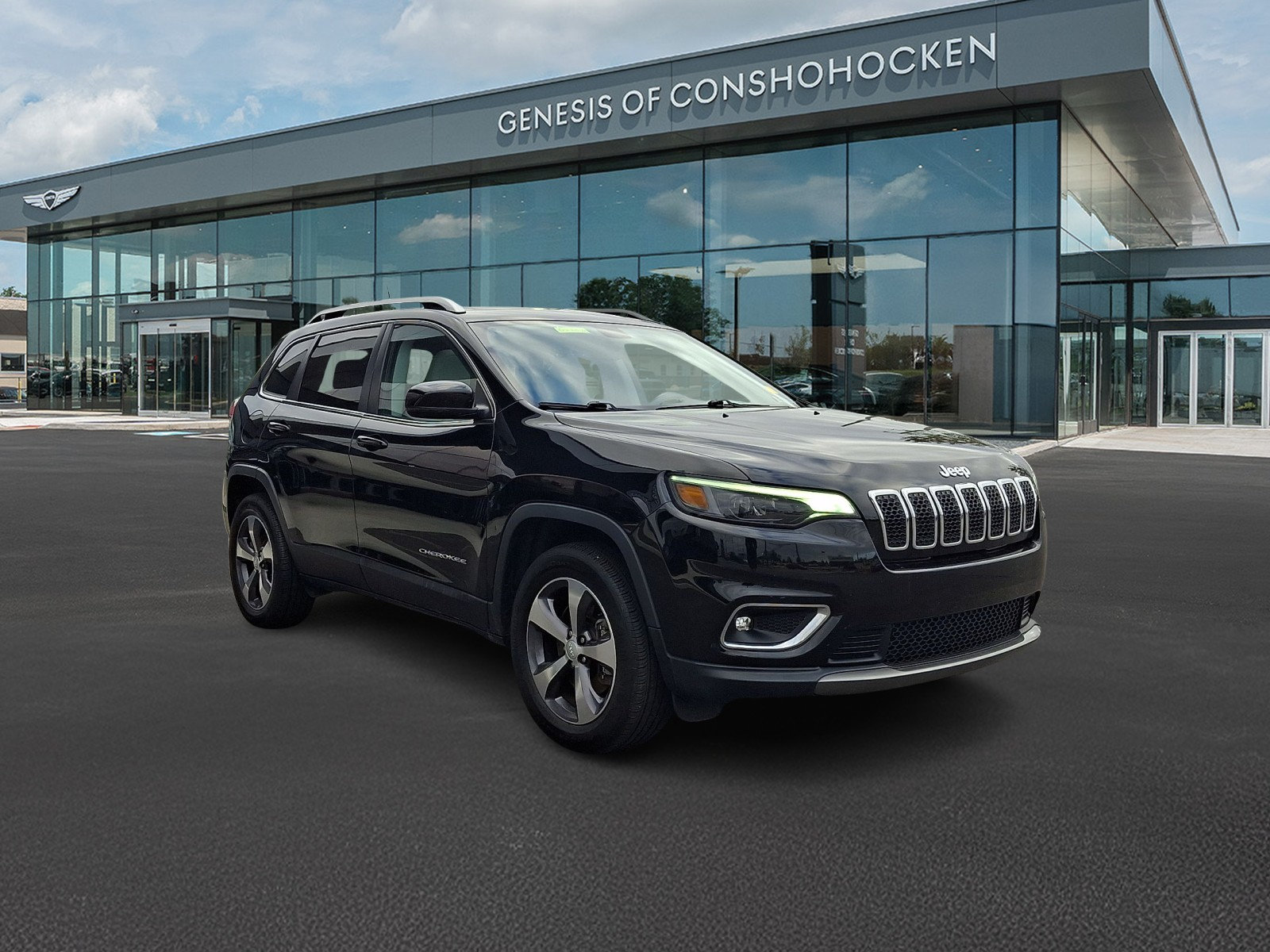 Used 2019 Jeep Cherokee Limited AWD/4WD image 2