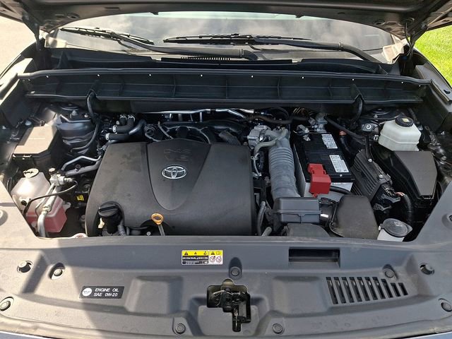 Used 2022 Toyota Highlander L AWD/4WD image 29