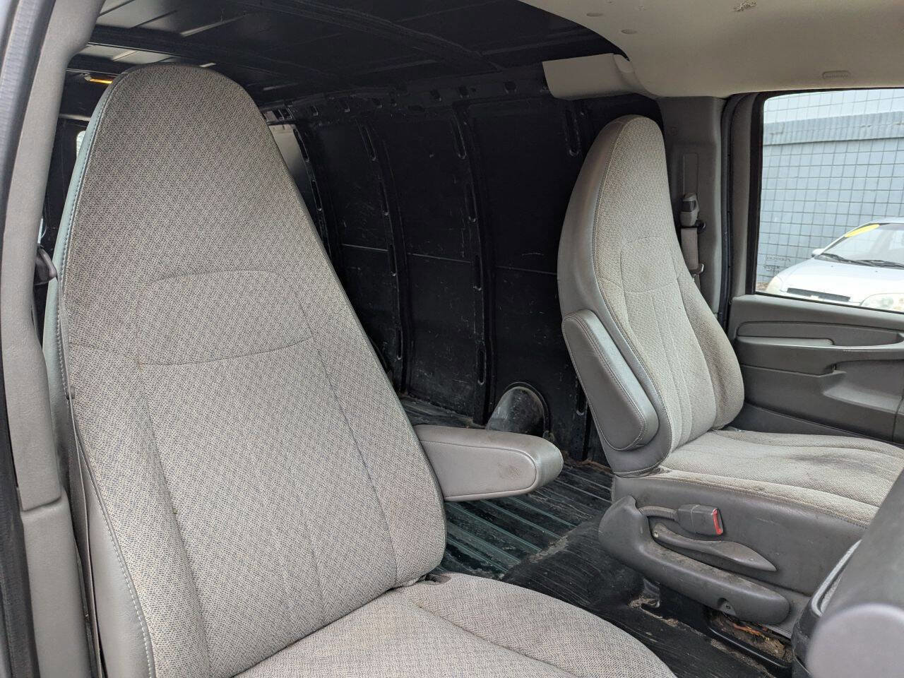 Used 2013 GMC Savana 1500 1500 AWD 3dr Cargo Van w/ Power Package image 11