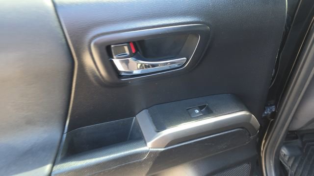 Used 2019 Toyota Tacoma TRD Sport image 16