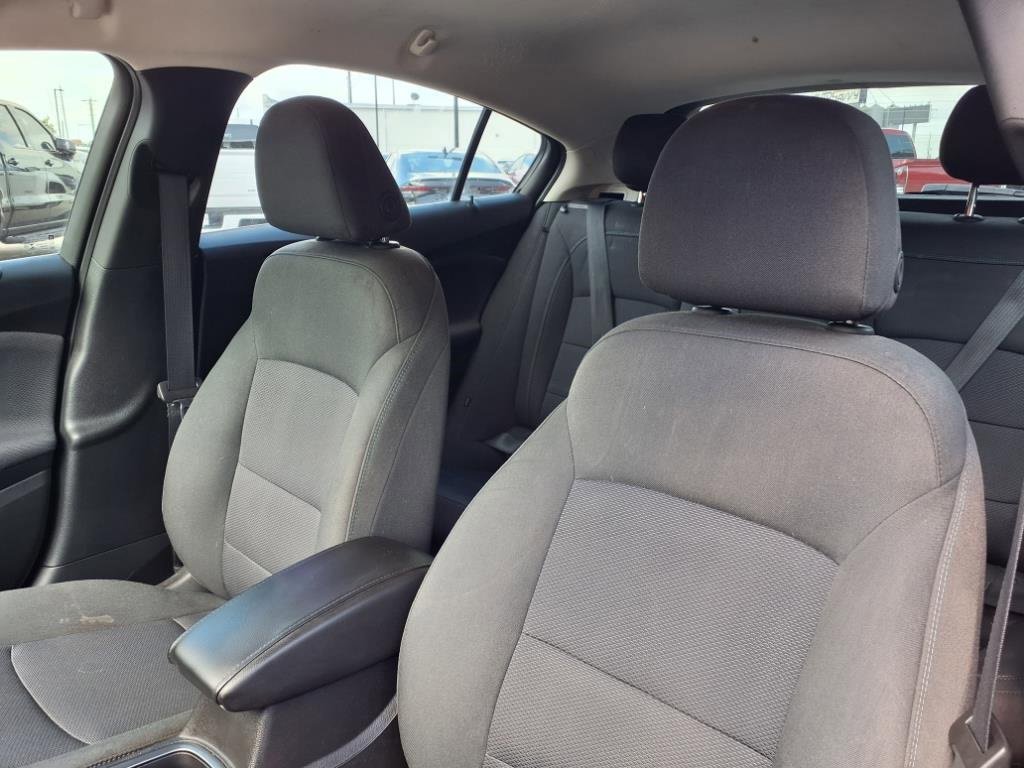 Used 2018 Chevrolet Cruze LT w/ Convenience Package image 13