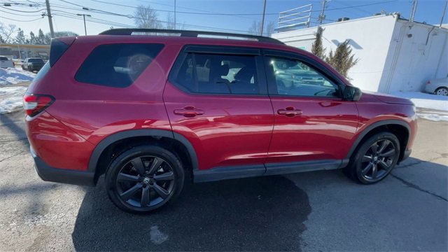 Used 2025 Honda Pilot Sport image 2