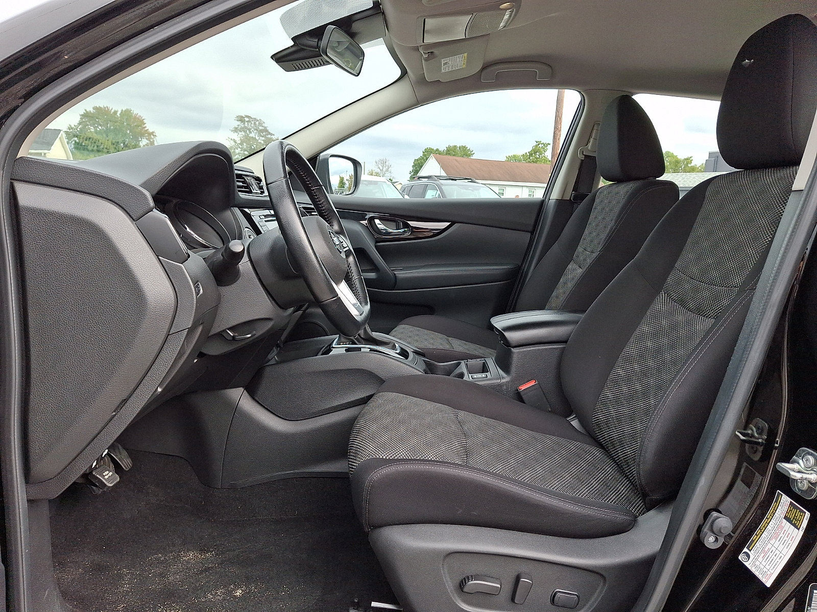 Certified 2022 Nissan Rogue Sport SV AWD/4WD image 13