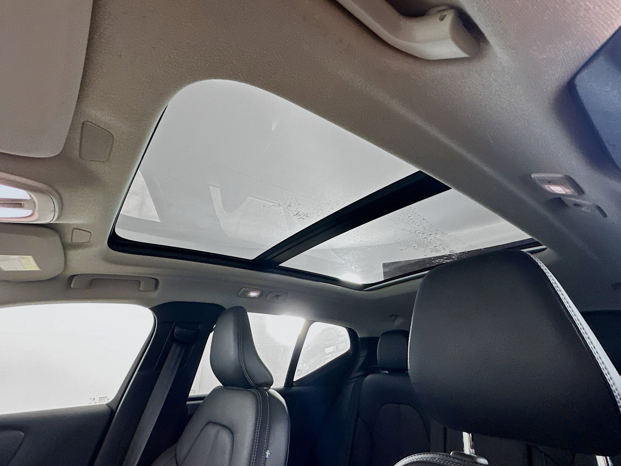 Used 2025 Volvo XC40 B5 Plus image 26