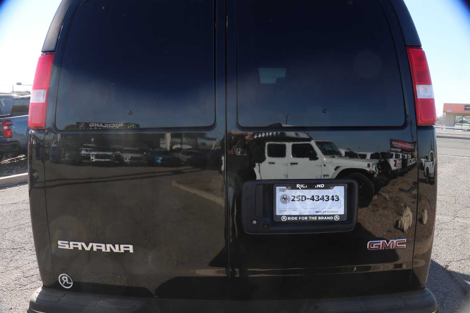 Used 2020 GMC Savana 2500 w/ Enhanced Convenience Package image 6