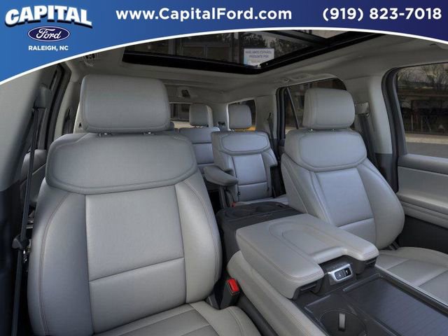 New 2025 Ford Expedition Active image 10